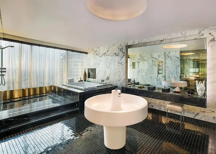 Hotel W